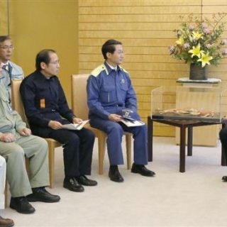 安倍晋三首相「政府を挙げて取り組んでいく」　鳥取県知事が地震の風評被害払拭など要望