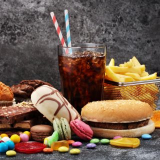 カロリーの多くは「超加工食品」から。米国の子どもの食の現実